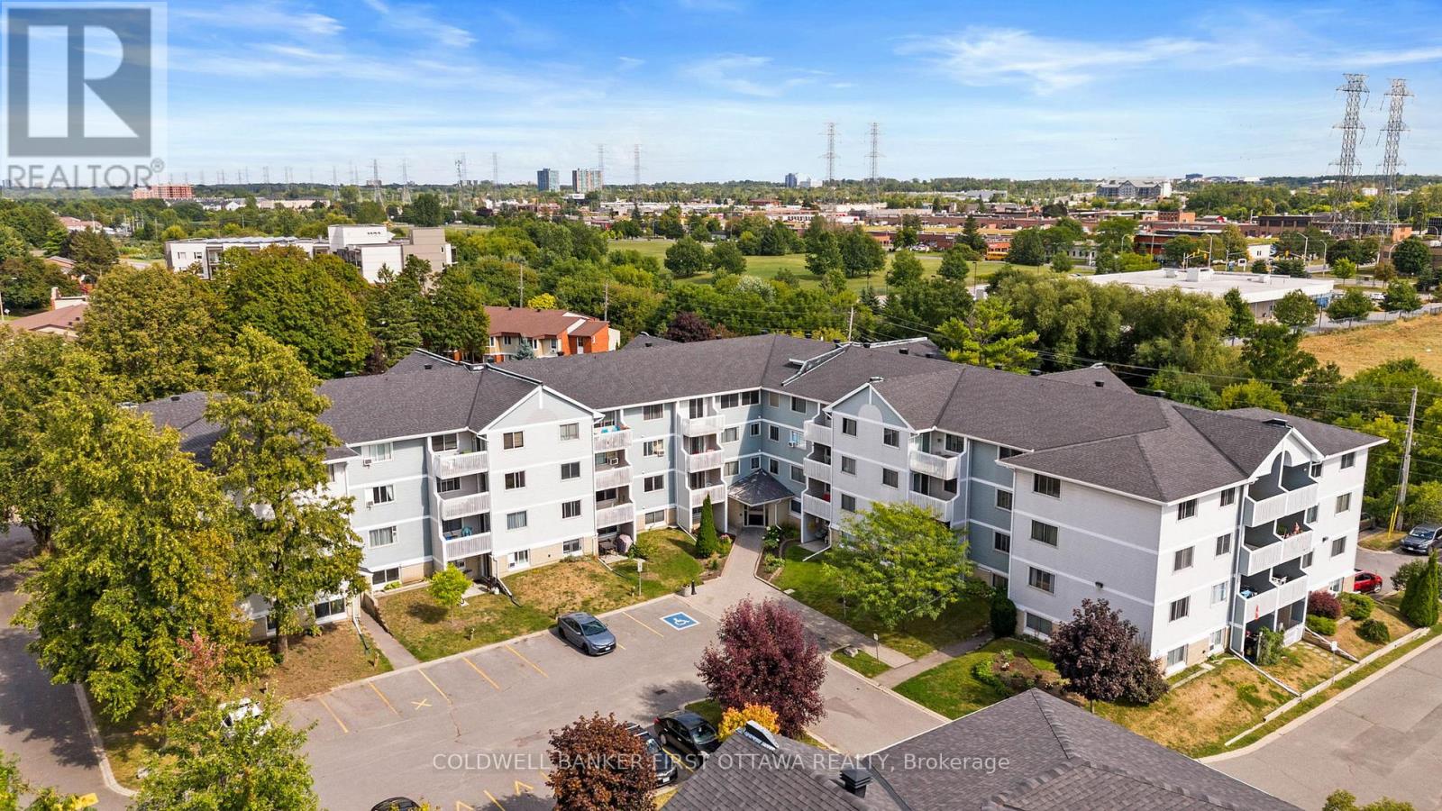 400 216 Viewmount Dr, Ottawa, ON K2E 7X4