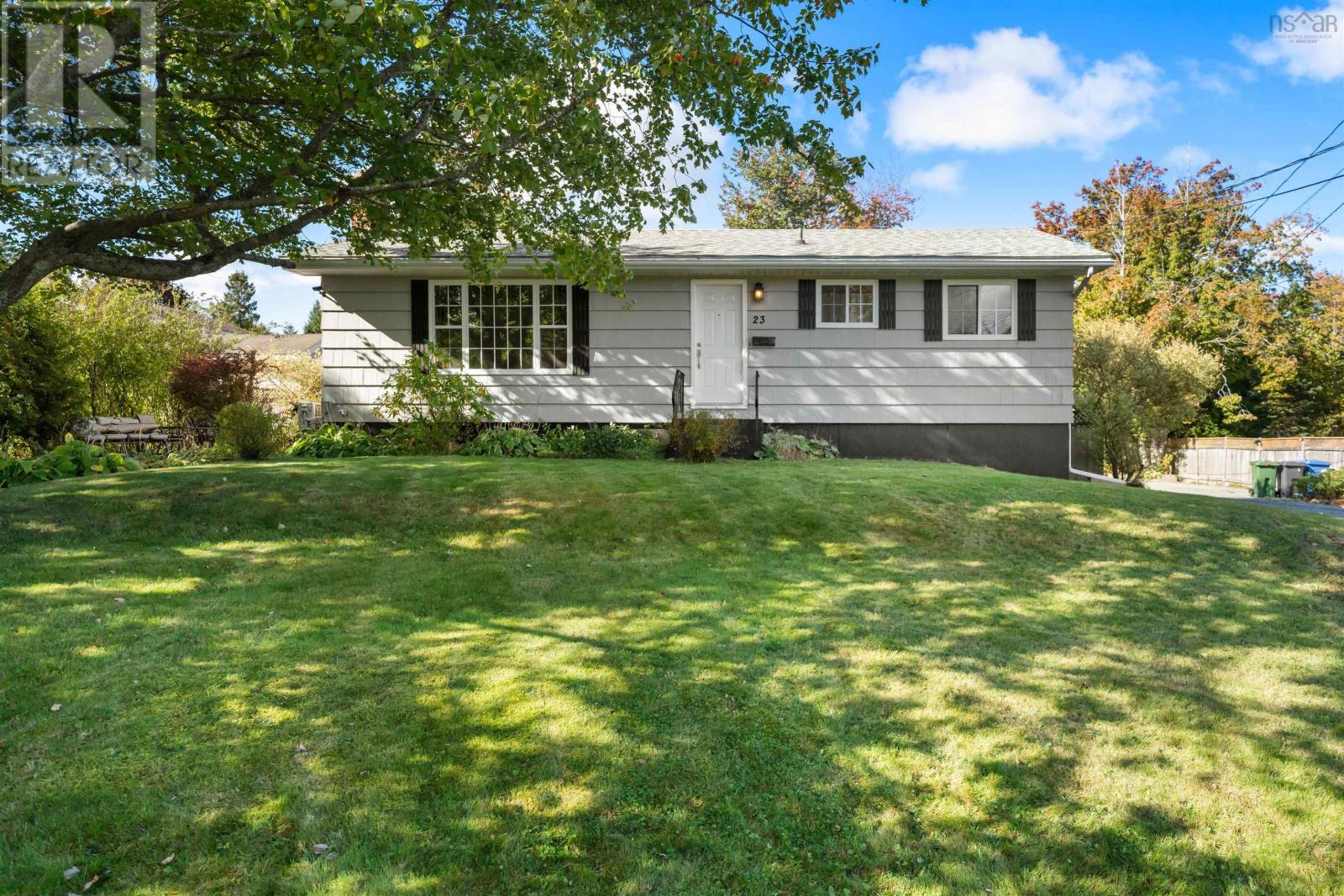 23 Odell Dr, Dartmouth, NS B2W 3T3