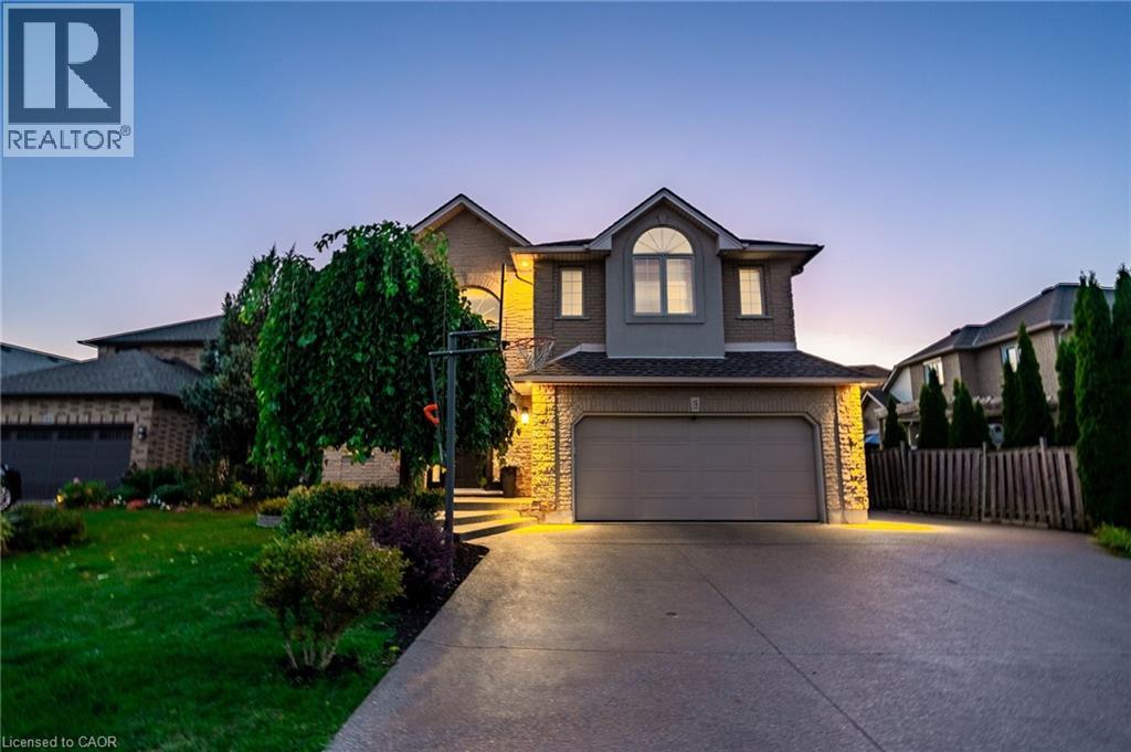18 Konstantine Ct, Hamilton, ON L9B 2T3