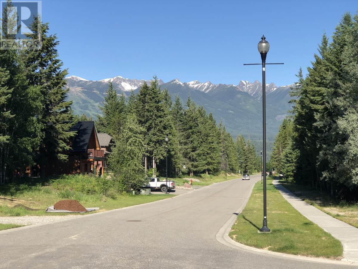 1398 Pine Dr, Golden, BC V0A 1H1