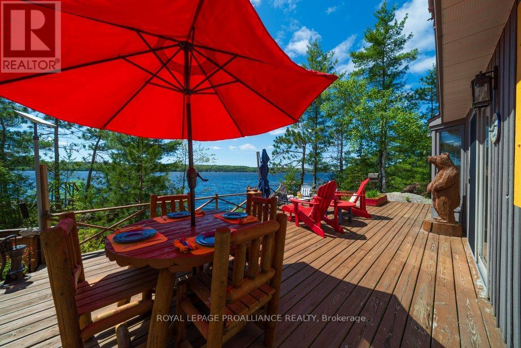 890 Mazinaw Lk, Addington Highlands Addington Highlands, ON K0H 1K0