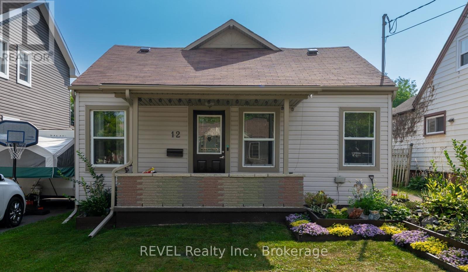 12 Hayes St, St. Catharines, ON L2T 1N6