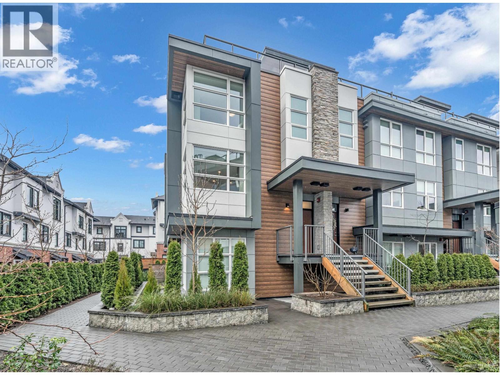 2060 Curling Road Unit 227, North Vancouver, BC V7P 0E1