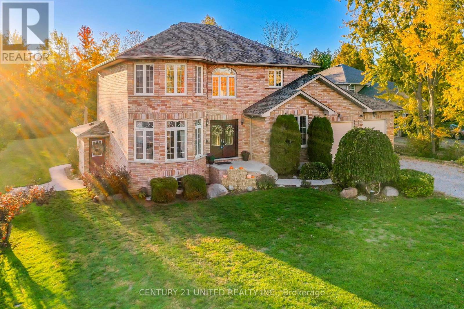 1058 Maria St, Selwyn, ON K0L 1H0