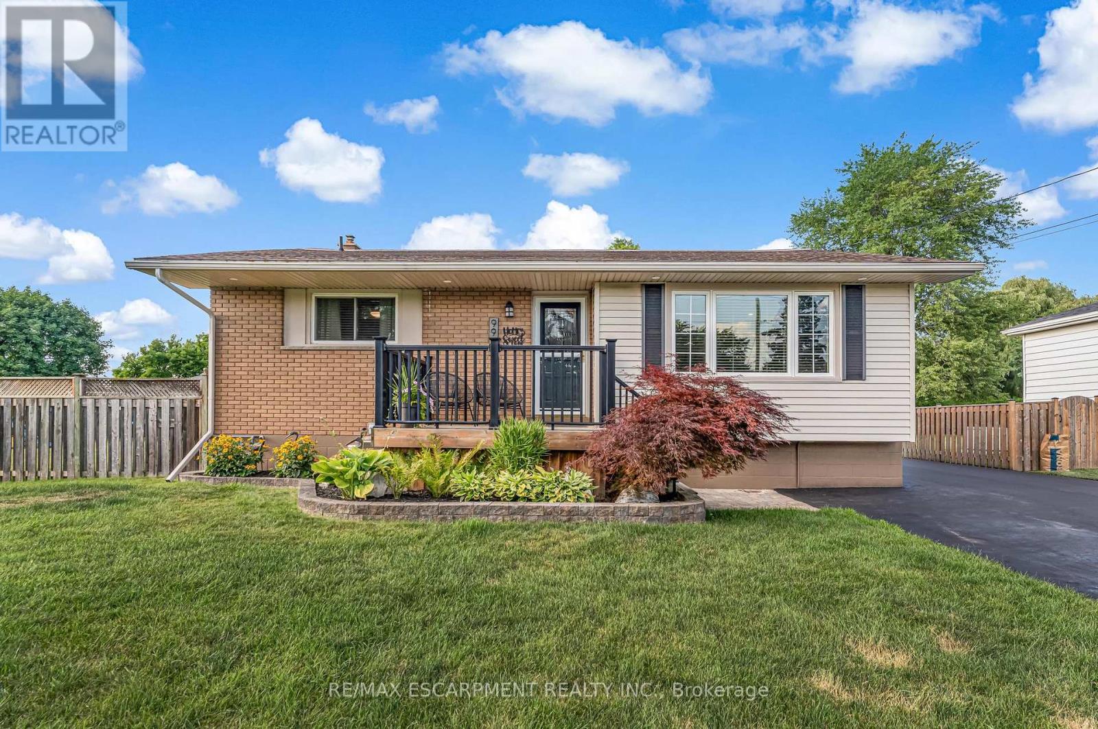 9924 Dickenson Rd, Hamilton, ON L0R 1W0
