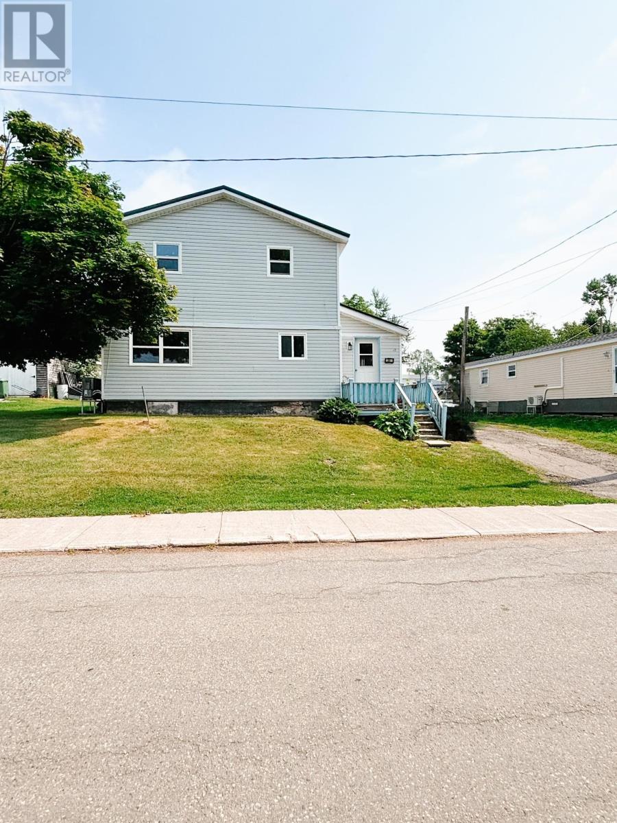 35 Longworth St, Souris, PE C0A 2B0