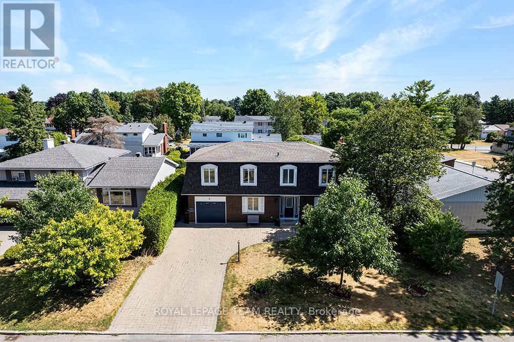 3 Roberta Cres, Ottawa, ON K2J 1G5