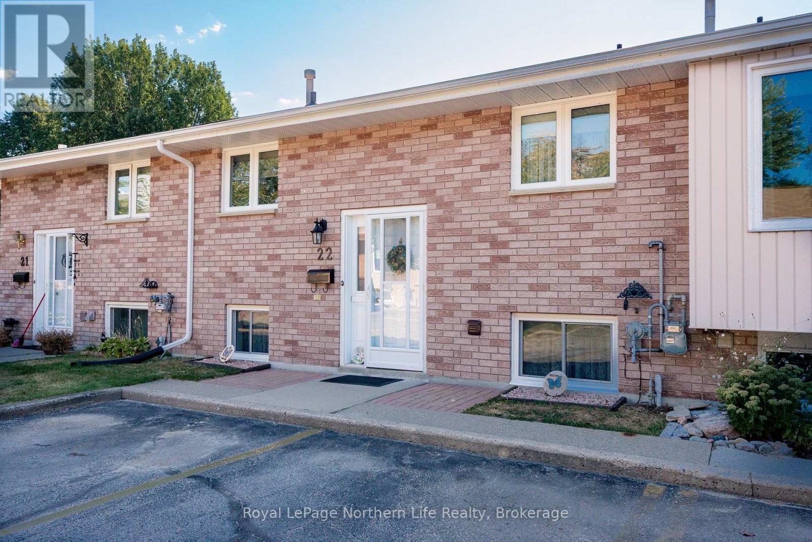 22 624 Lakeshore Dr, North Bay, ON P1A 4K1