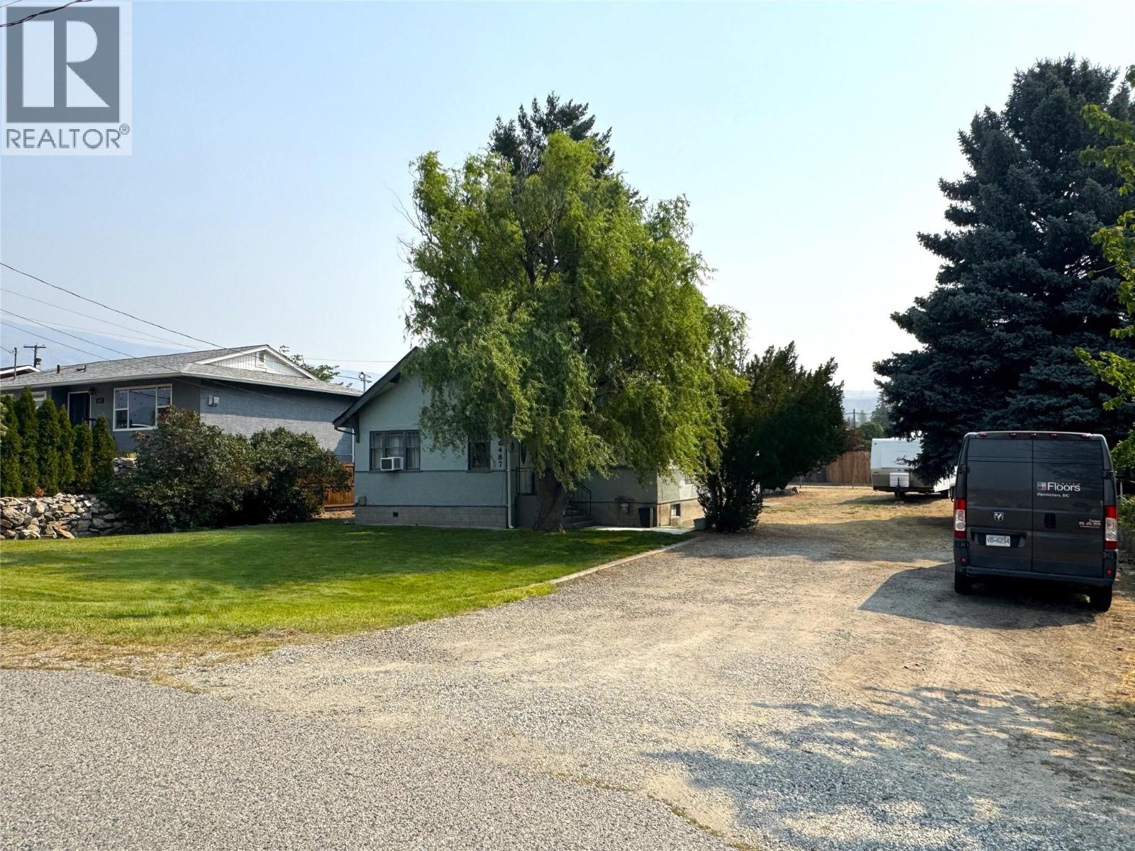 6487 Badger St, Oliver, BC V0H 1T3