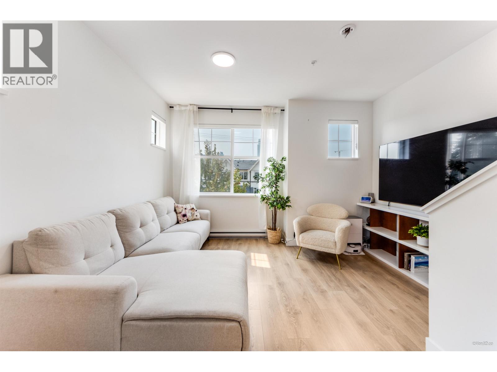 707 Robinson Street Unit 109, Coquitlam, BC V3J 0M9