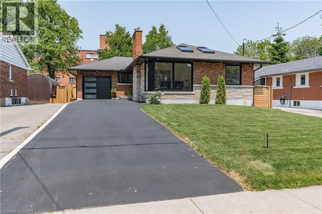 15 Hardale Cres, Hamilton, ON L8T 1X7
