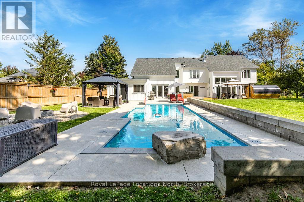 16 Homestead Dr, Clearview, ON L9Y 3Y9