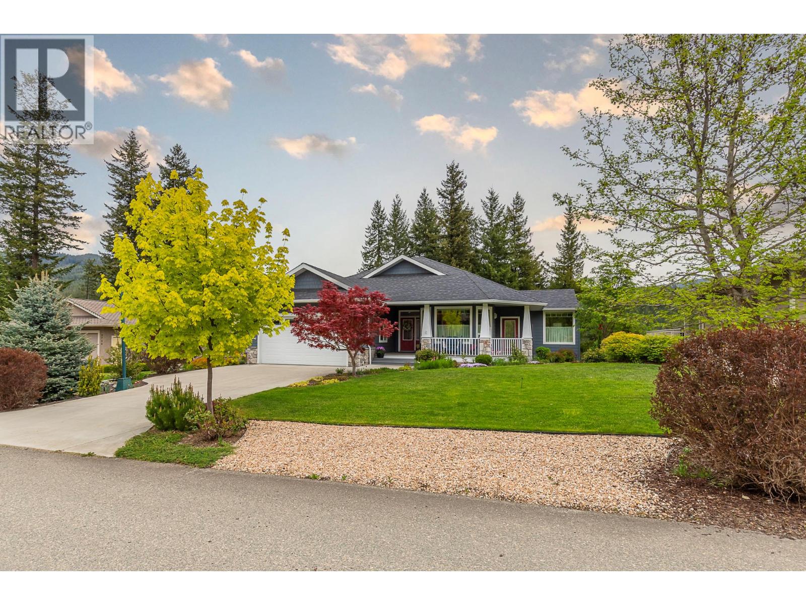 2750 Sunnydale Dr, Blind Bay, BC V0E 1H2