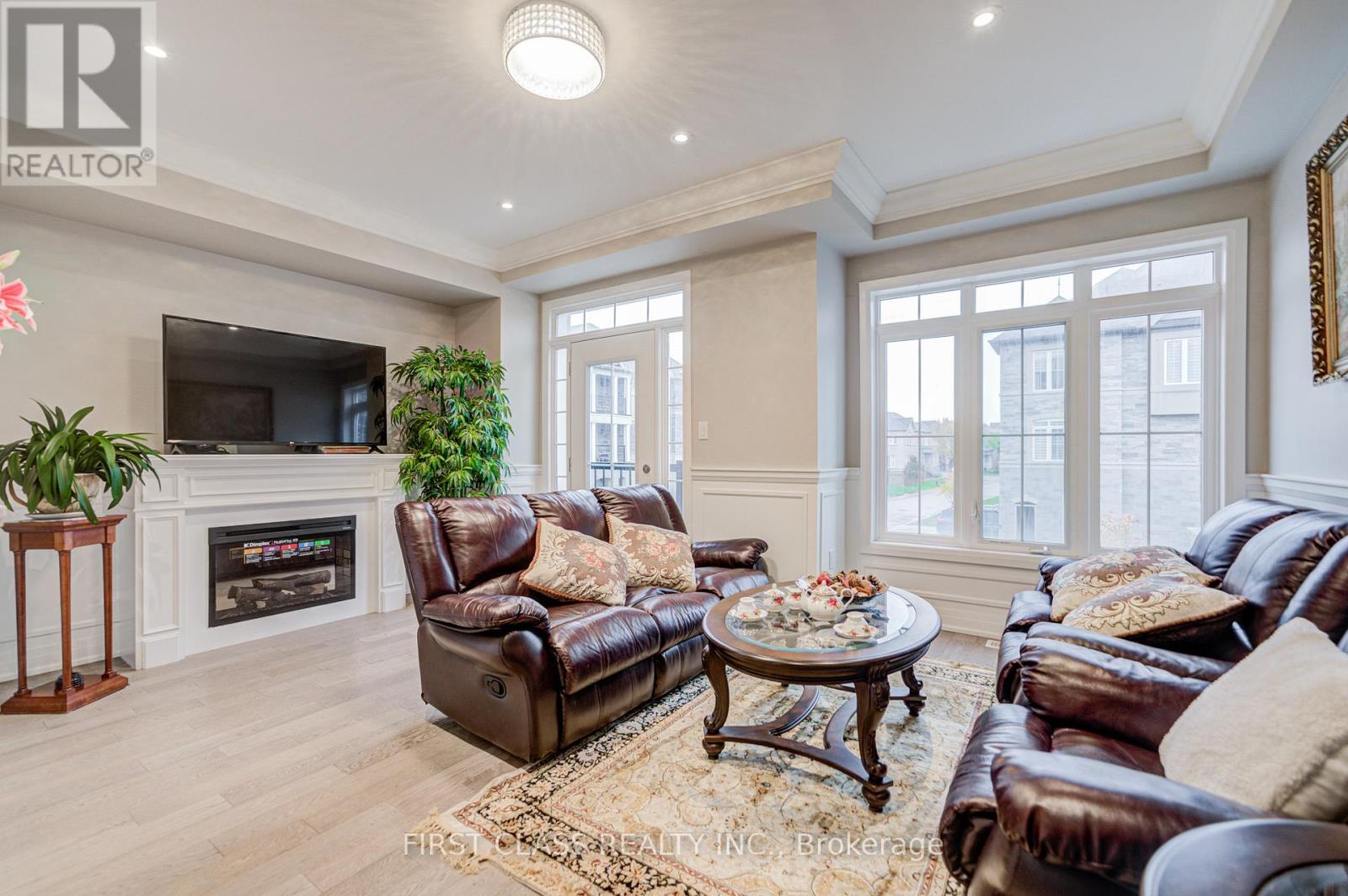 35 Thomas Foster St, Markham Berczy, ON L6C 0Z4
