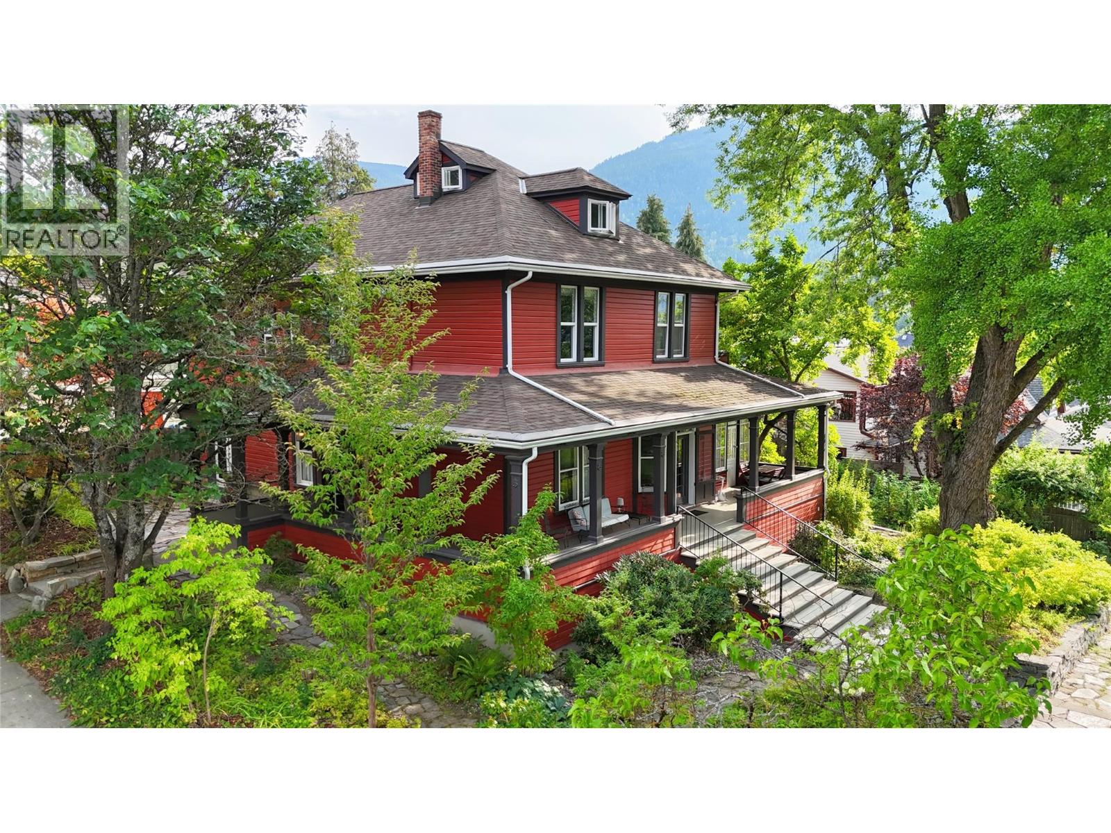 424 Observatory St, Nelson, BC V1L 4Y6