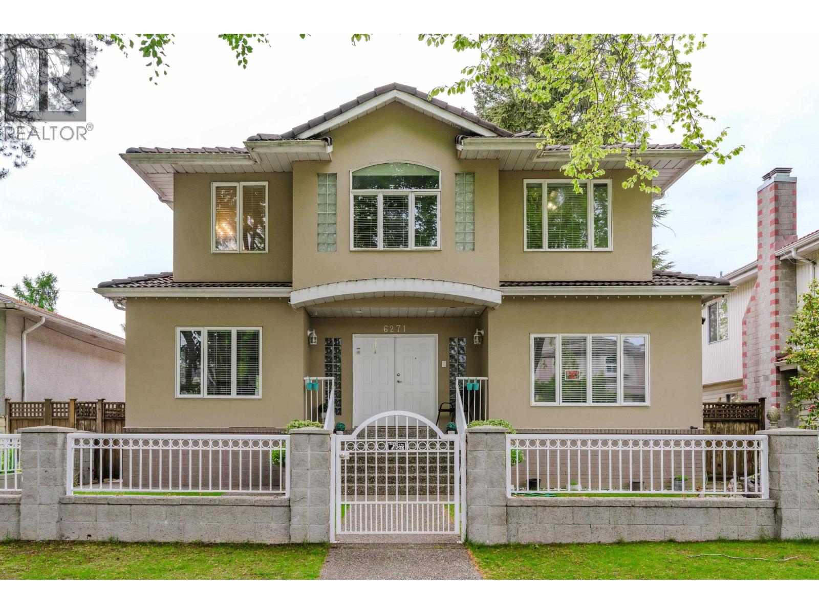 6271 Arlington St, Vancouver, BC V5S 3N4