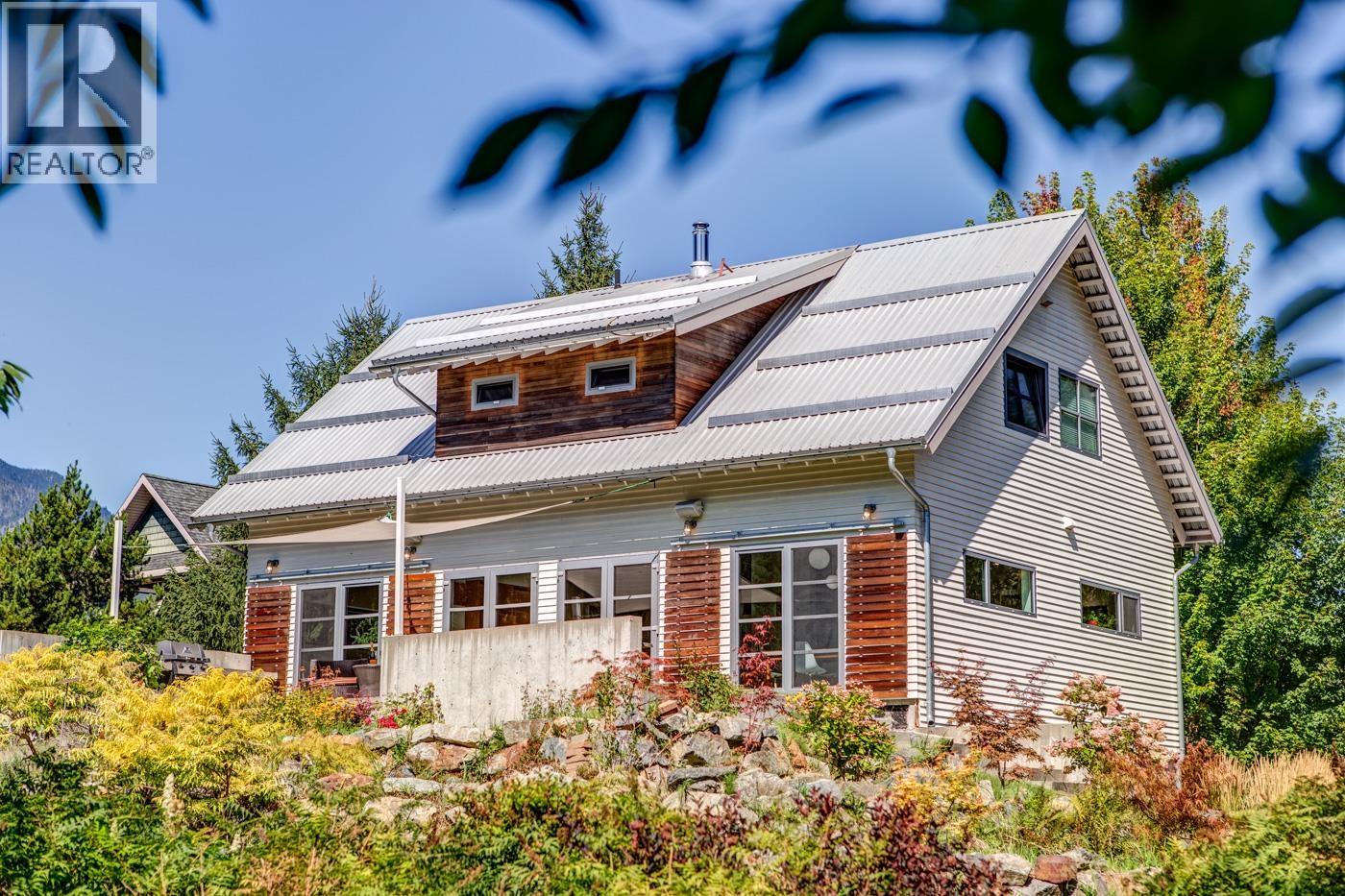 7597 Pemberton Meadows Rd, Pemberton, BC V0N 2L0