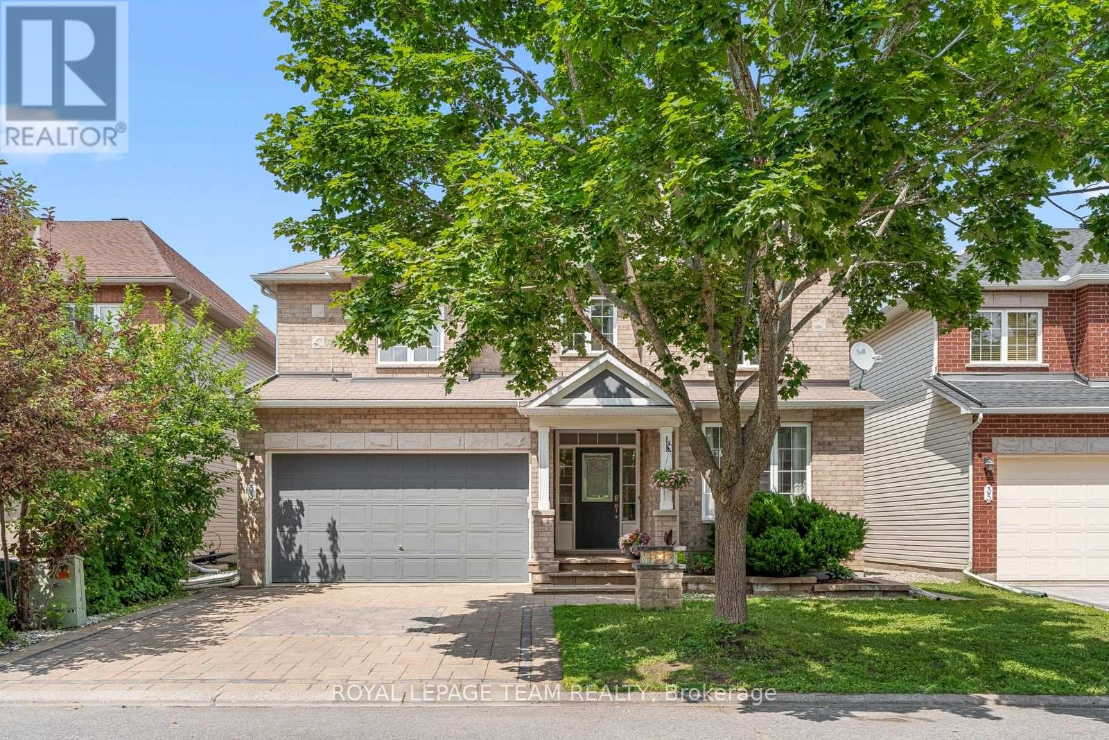 33 Valencia St, Ottawa, ON K2G 6T1