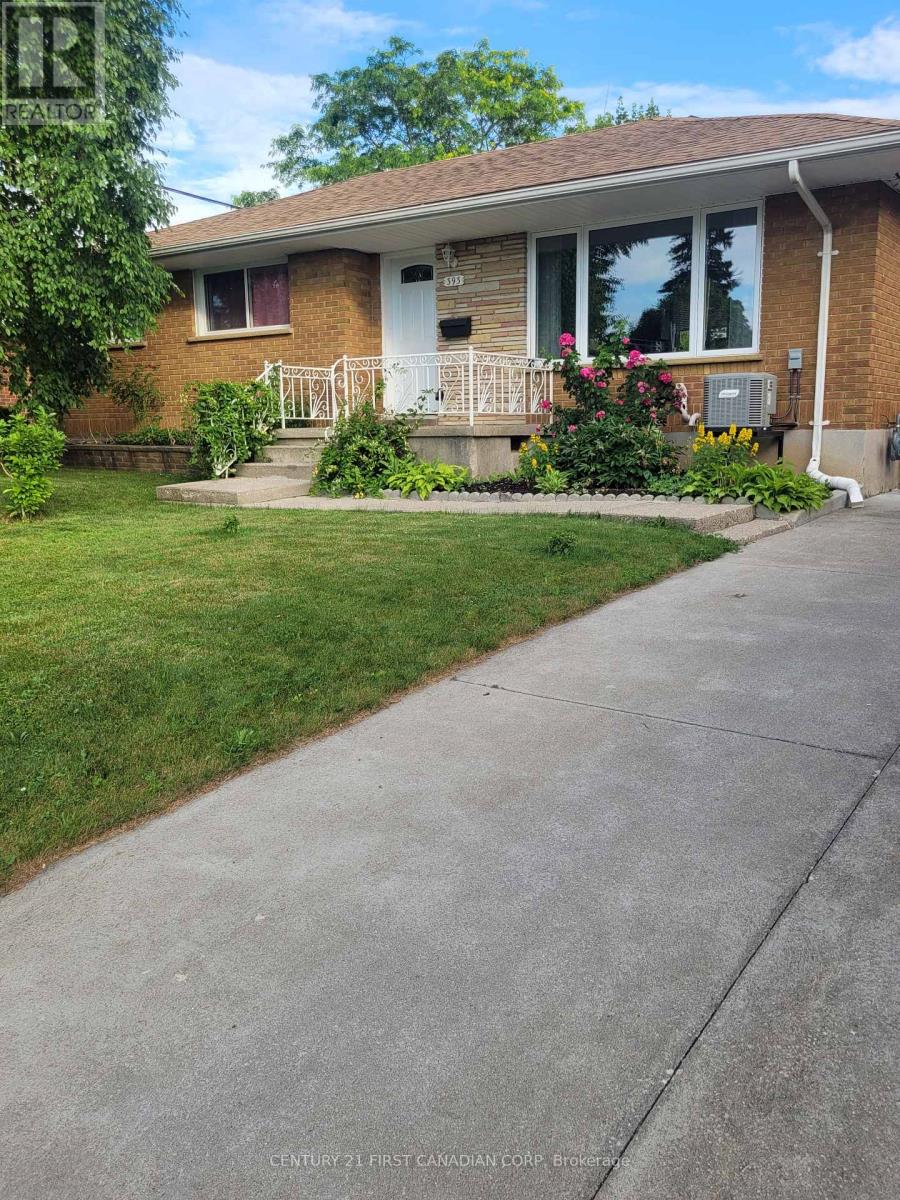 393 Chippendale Cres, London, ON N5Z 3G1