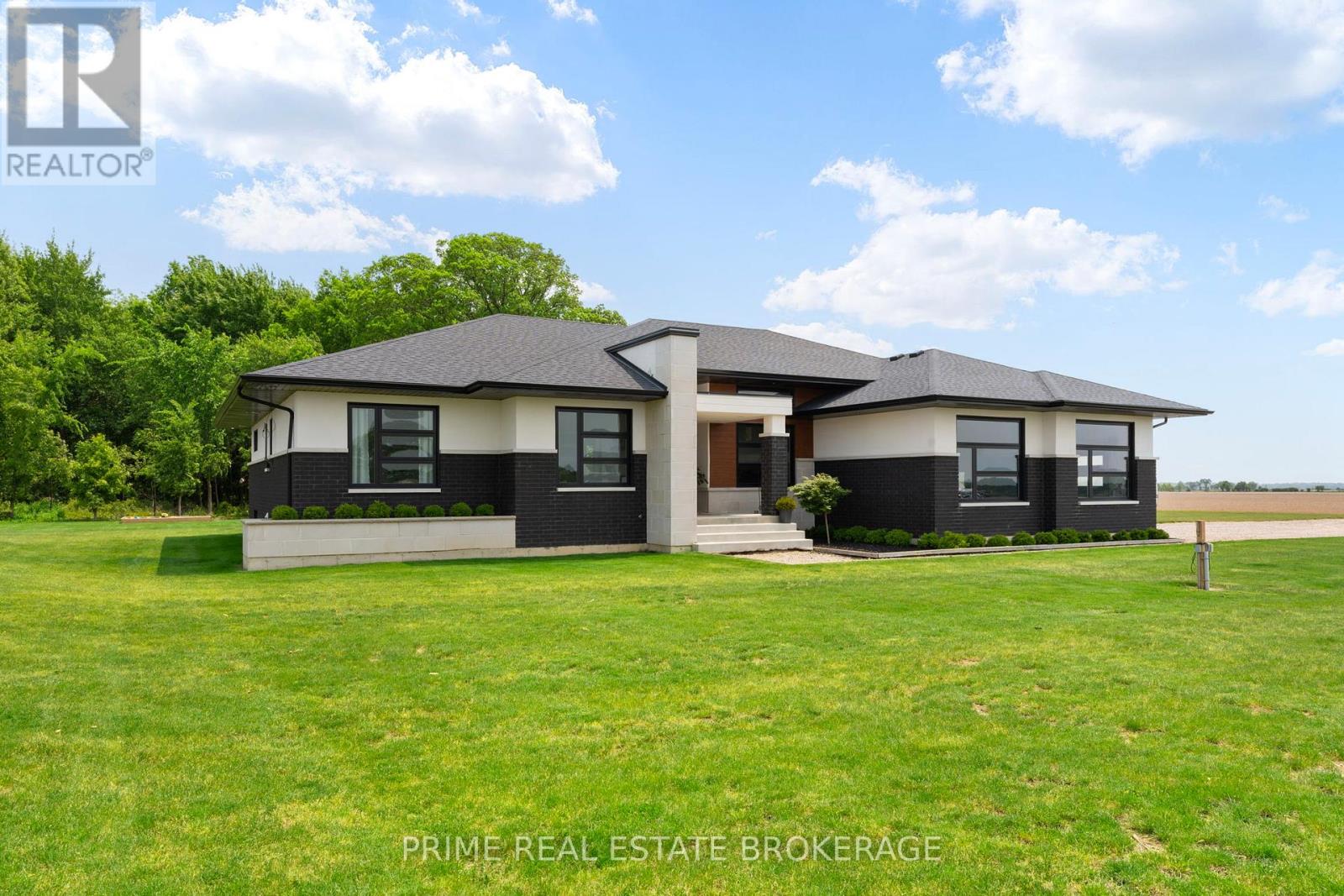 818 Oil Heritage Rd, Dawn-Euphemia, ON N0P 1M0