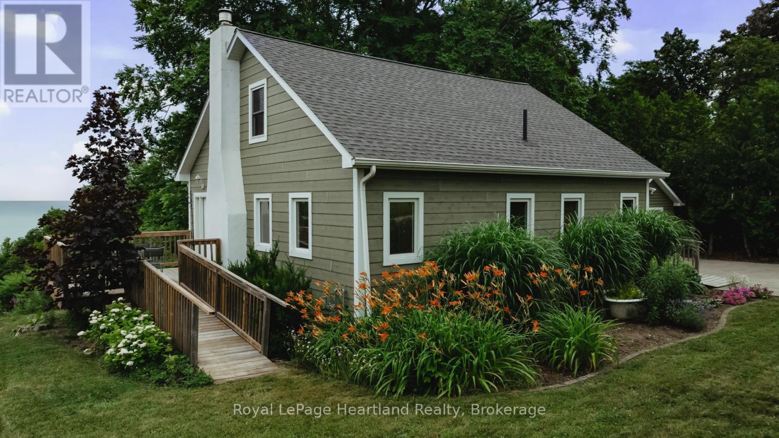 8 Cedar Dr, Bluewater, ON N0M 1G0