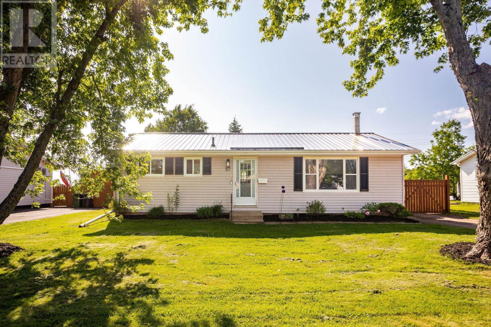 67 Westcomb Cres, Charlottetown, PE C1C 1B7