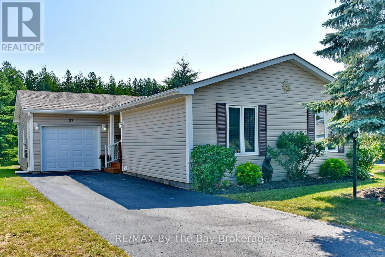 27 Pennsylvania Ave, Wasaga Beach, ON L9Z 3A8