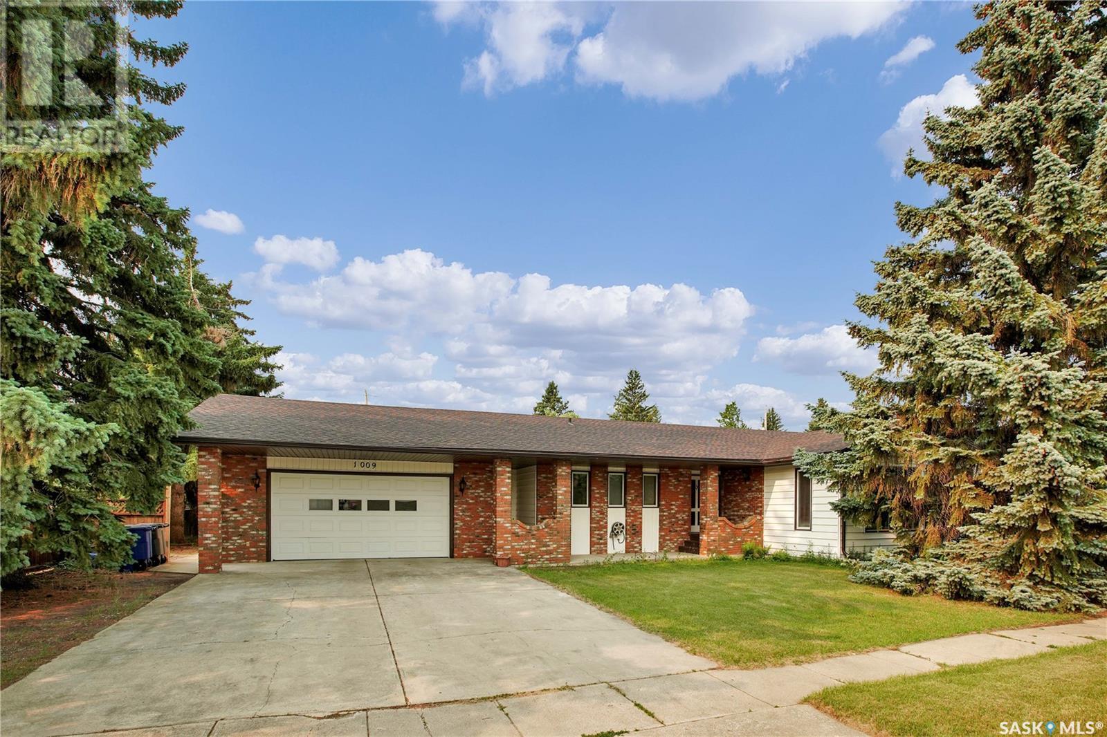 1009 8 Street, Rosthern, SK S0K 3R0