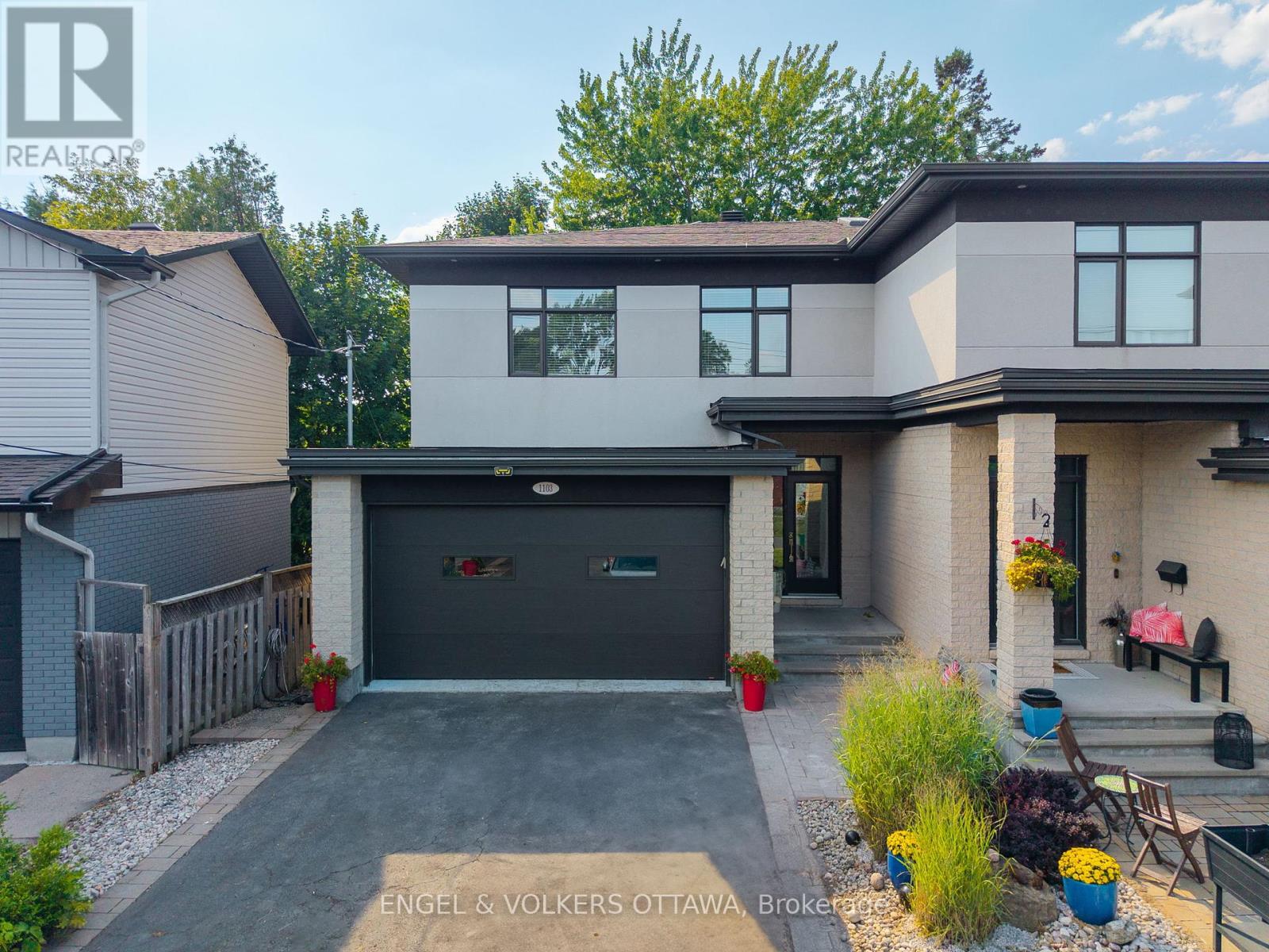 1103 Normandy Cres, Ottawa, ON K2E 5A3