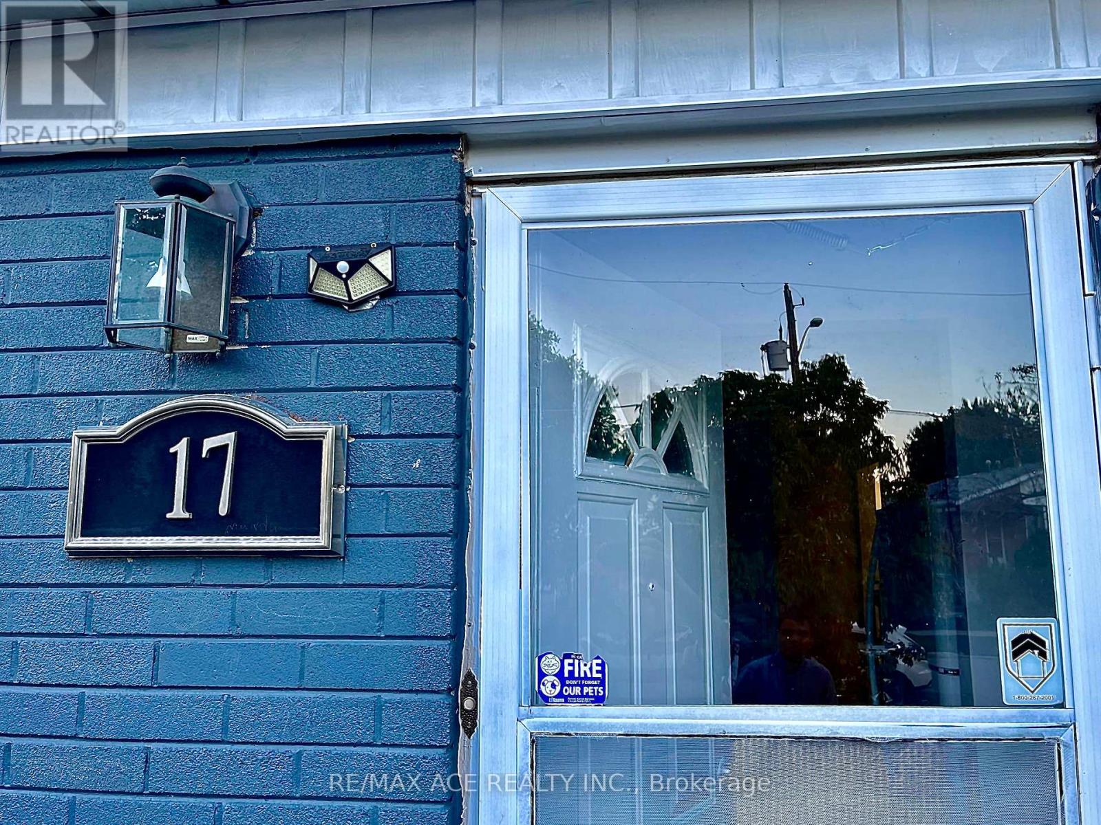 17 Huddleston Ct, Toronto Clairlea-birchmount, ON M1L 4L1