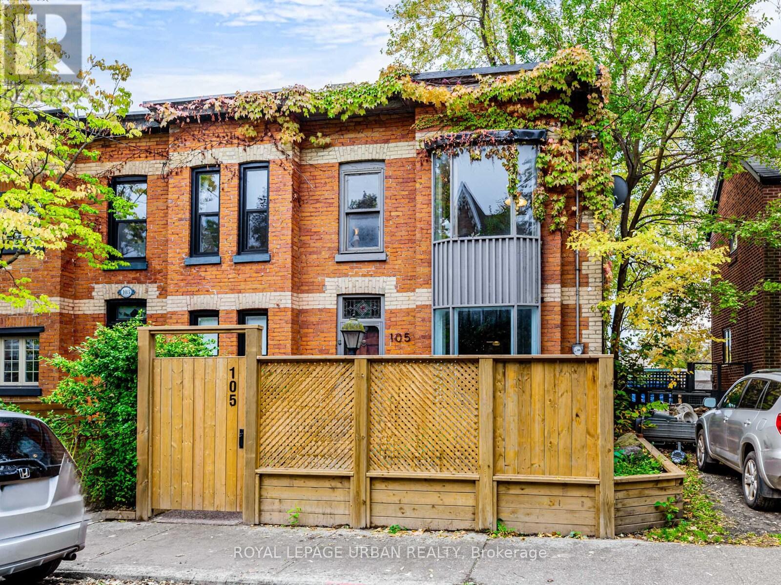 105 Sussex Ave, Toronto, ON M5S 1K4