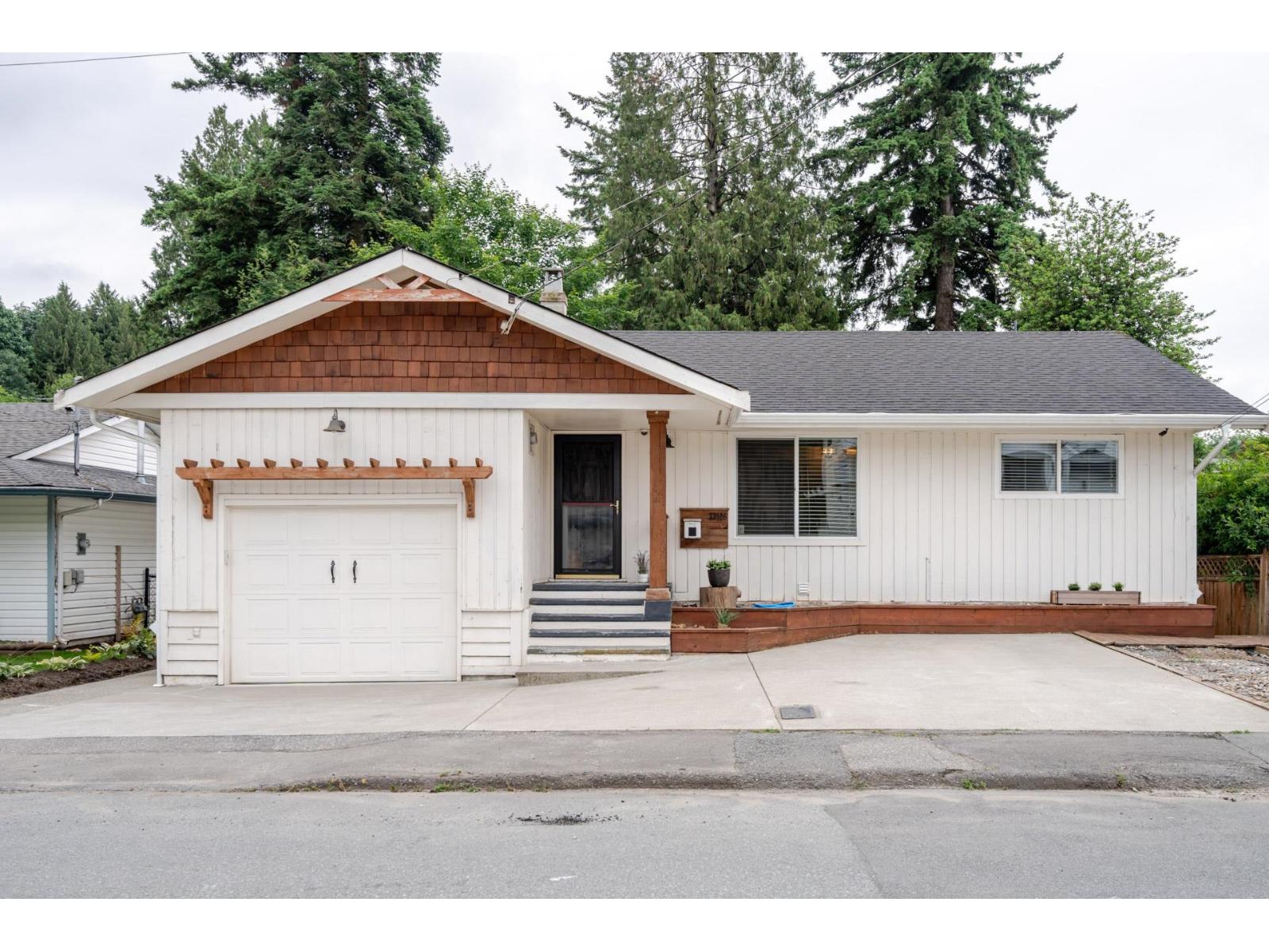 33986 Walnut Ave, Abbotsford, BC V2S 2S5