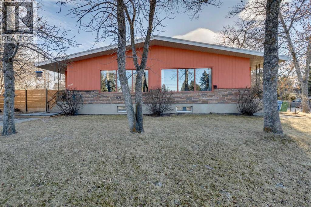 39133915 Spruce Dr SW, Calgary, AB T3C 3A9