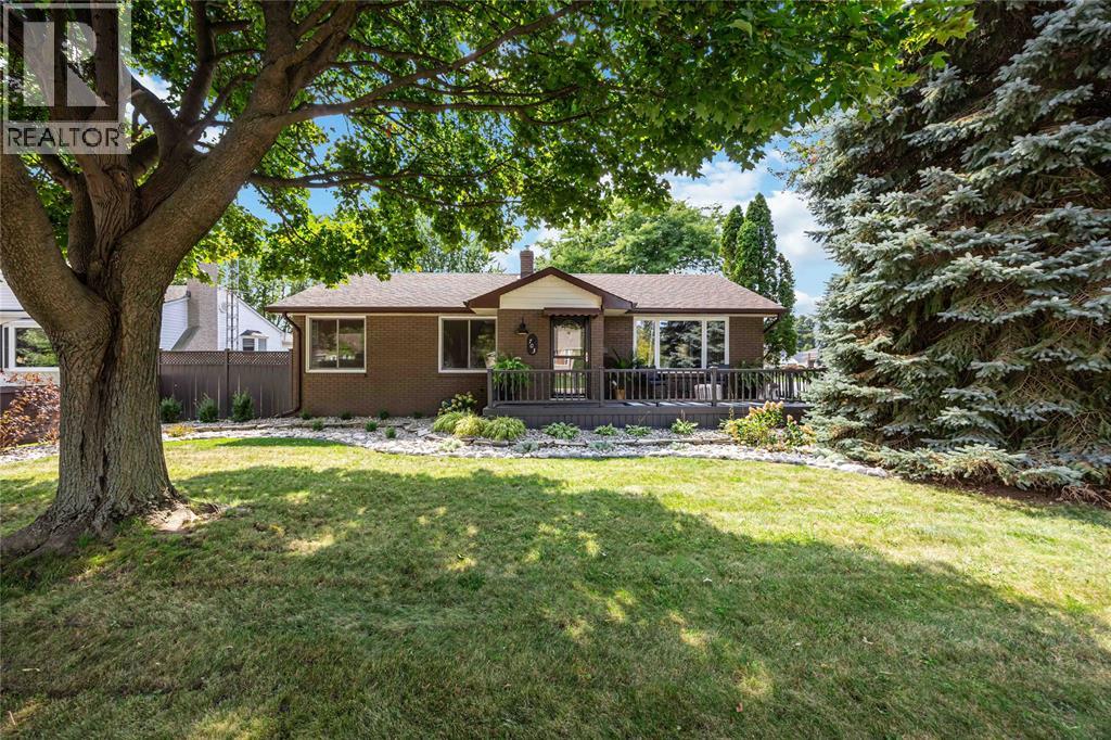703 Michigan Ave, Point Edward, ON N7V 1G9
