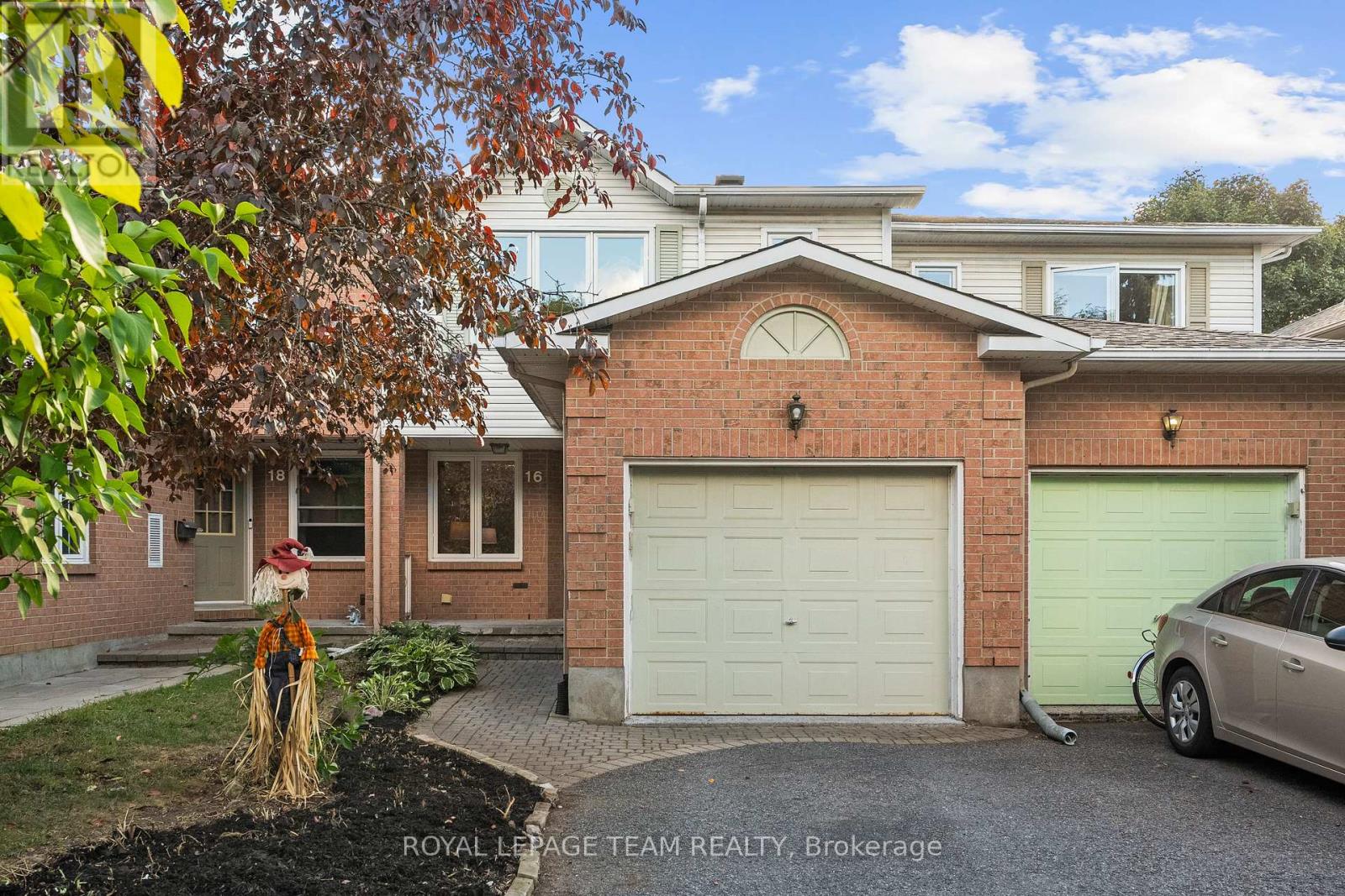 16 Baton Ct, Ottawa, ON K2L 4C8