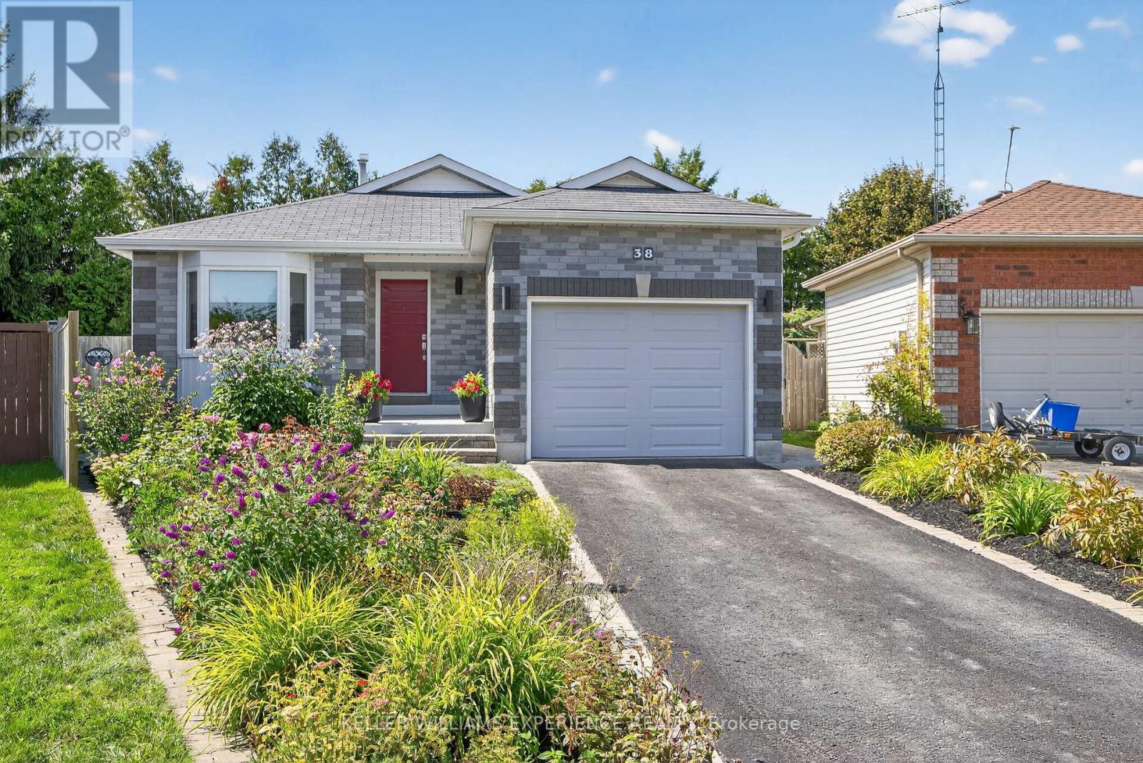 38 Assiniboine Dr, Barrie, ON L4N 8G4