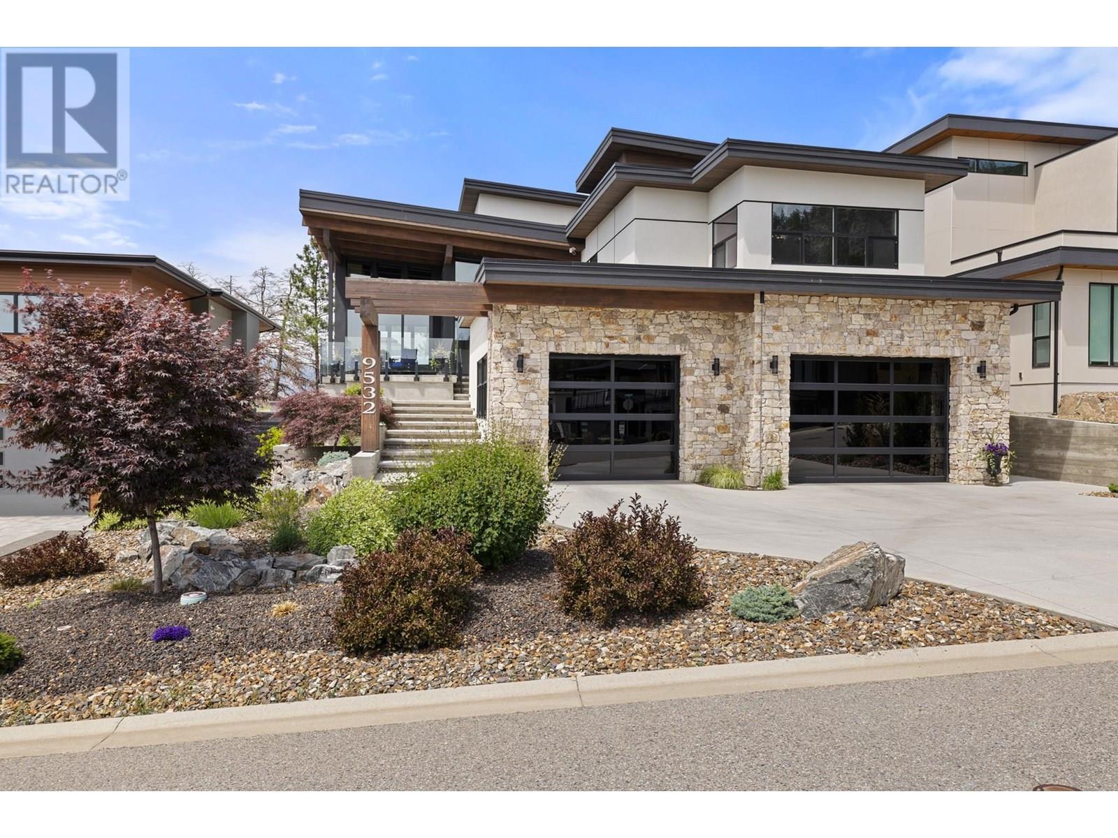 9532 Benchland Dr, Lake Country, BC V4V 2T4