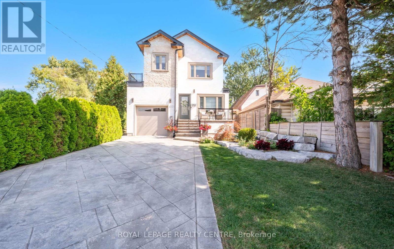 1071 Westmount Ave, Mississauga, ON L5E 1X5