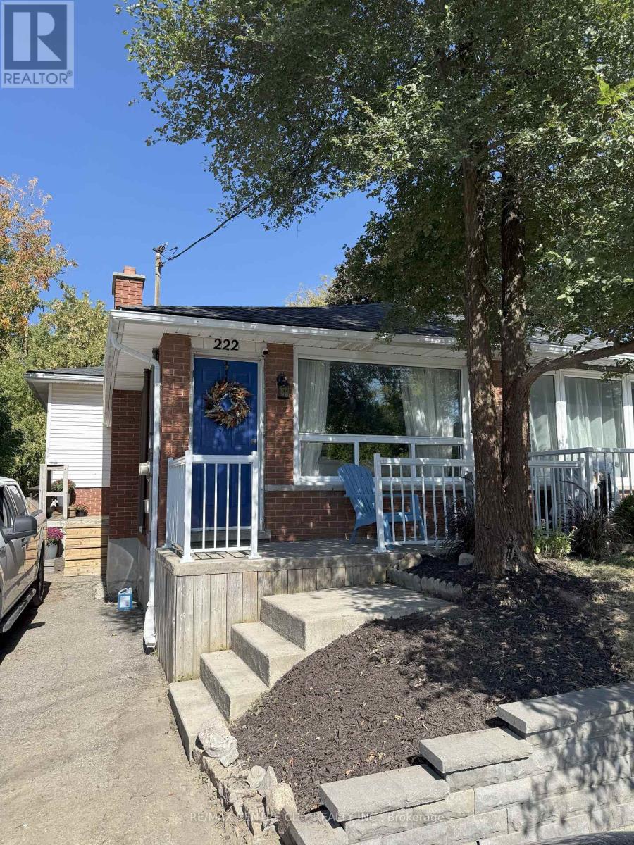 222 Fairway Rd N, Kitchener, ON N2A 2N8