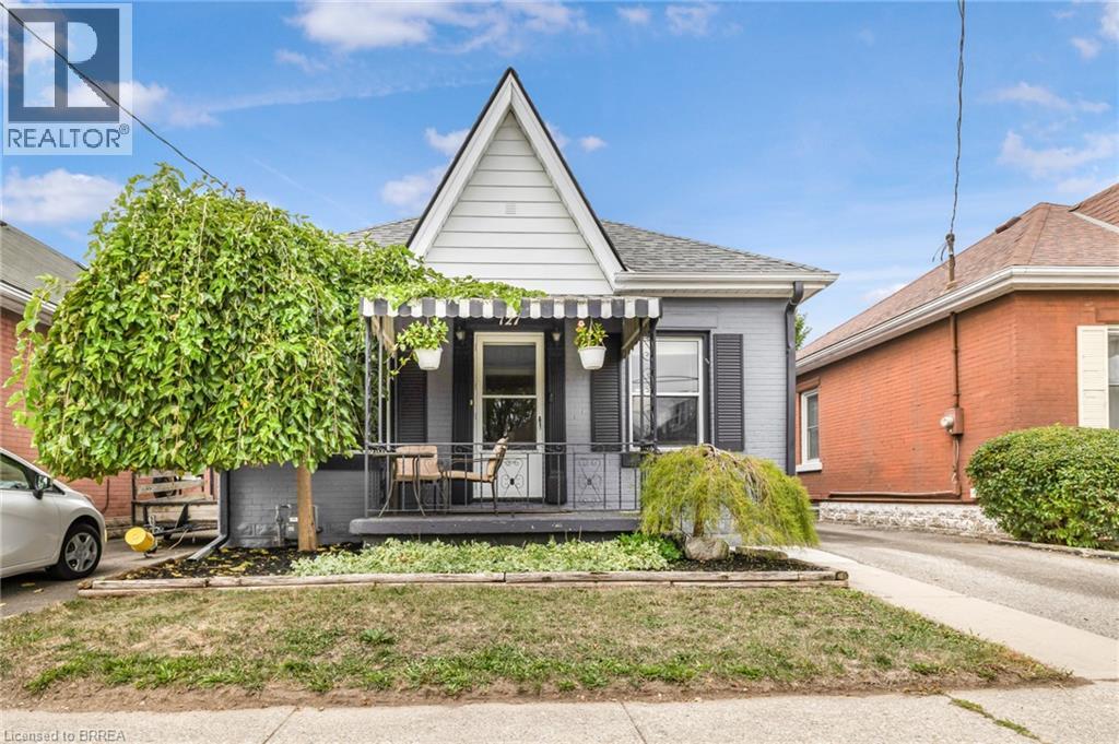 127 Superior St, Brantford, ON N3S 2L1