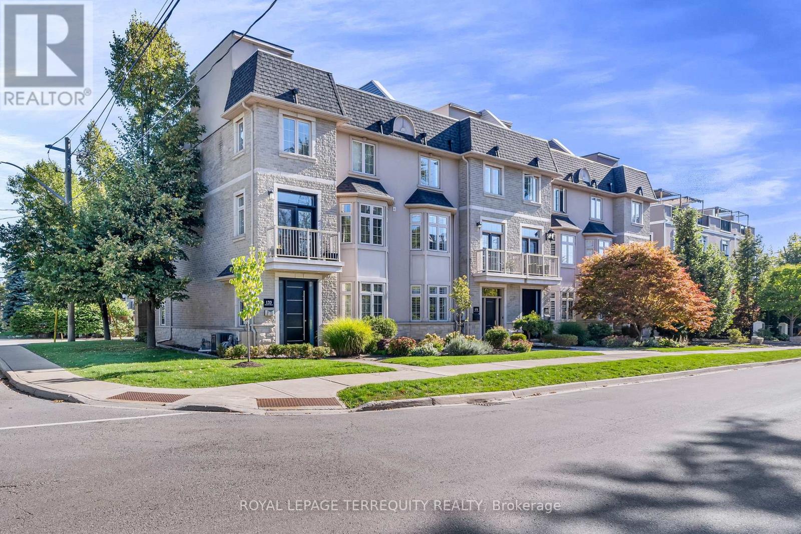 131 Nelson St, Oakville, ON L6L 3J1