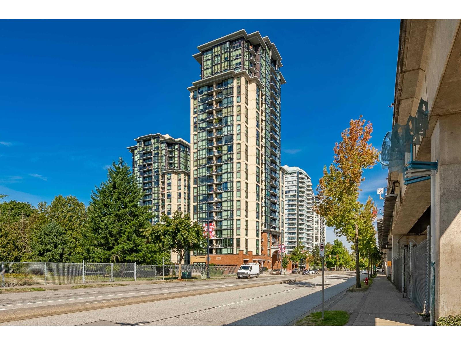10777 University Drive Unit 1705, Surrey, BC V3T 0E6
