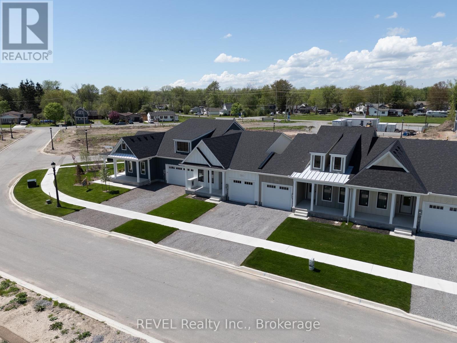 70 Seneca Dr #b, Fort Erie Lakeshore, ON L2A 1C2