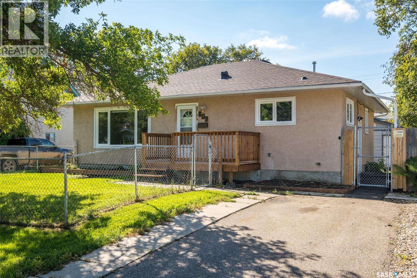 807 1 Street East, Prince Albert, SK S6V 0C3