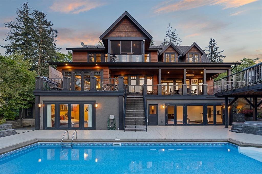 2737 Crescent Dr, Surrey, BC V4A 3J9