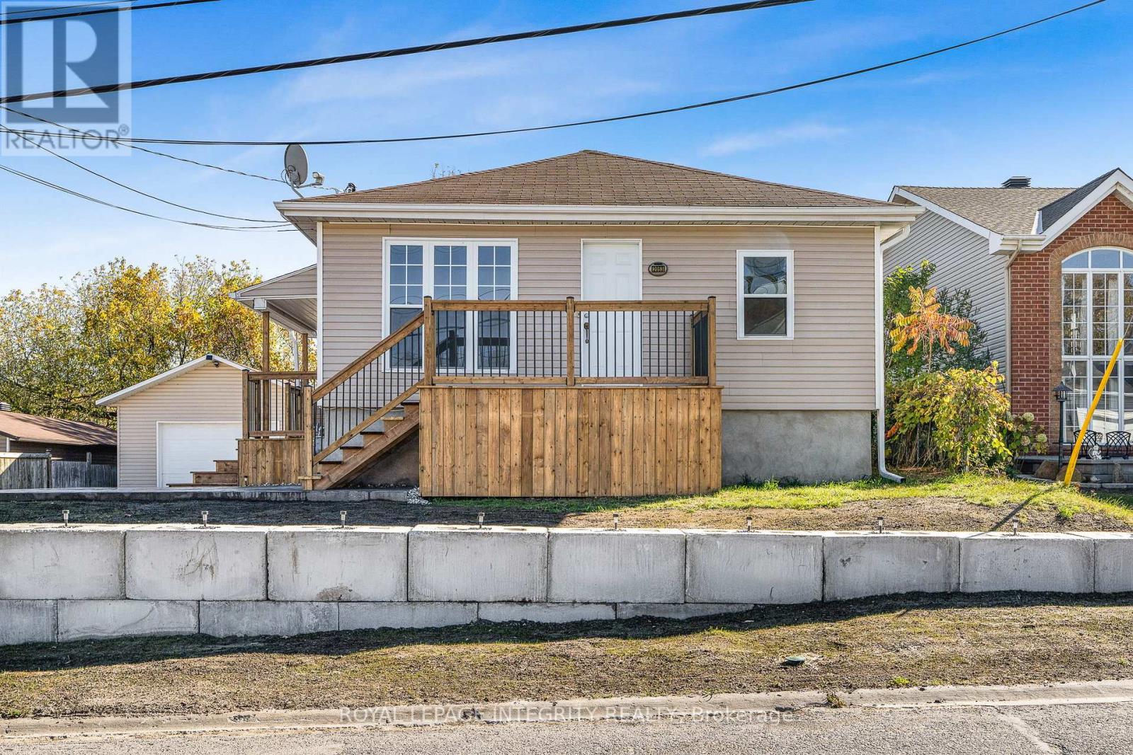 2053 Catherine St, Clarence-Rockland, ON K4K 1H6
