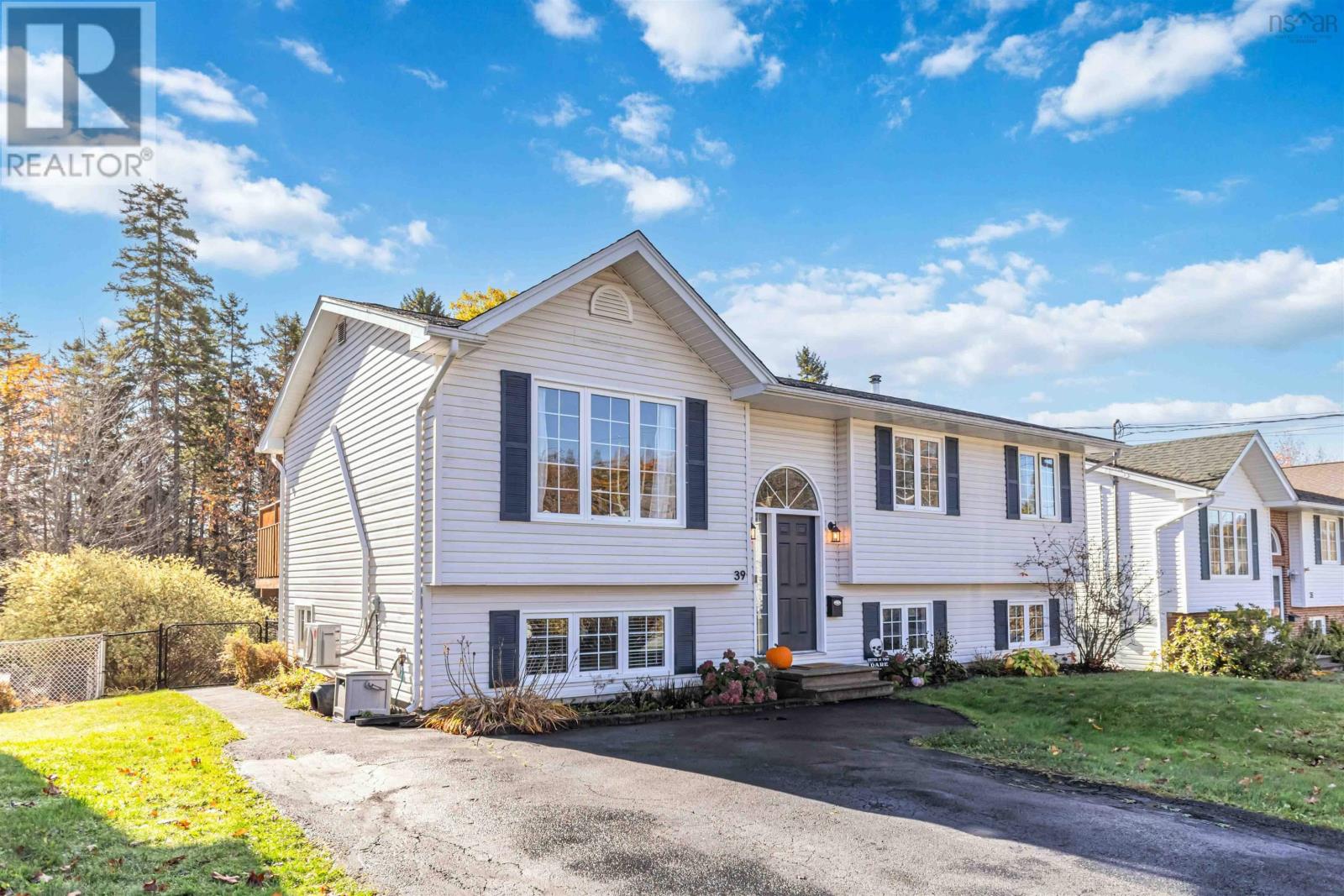 39 Rossing Dr, Middle Sackville, NS B4E 3E5