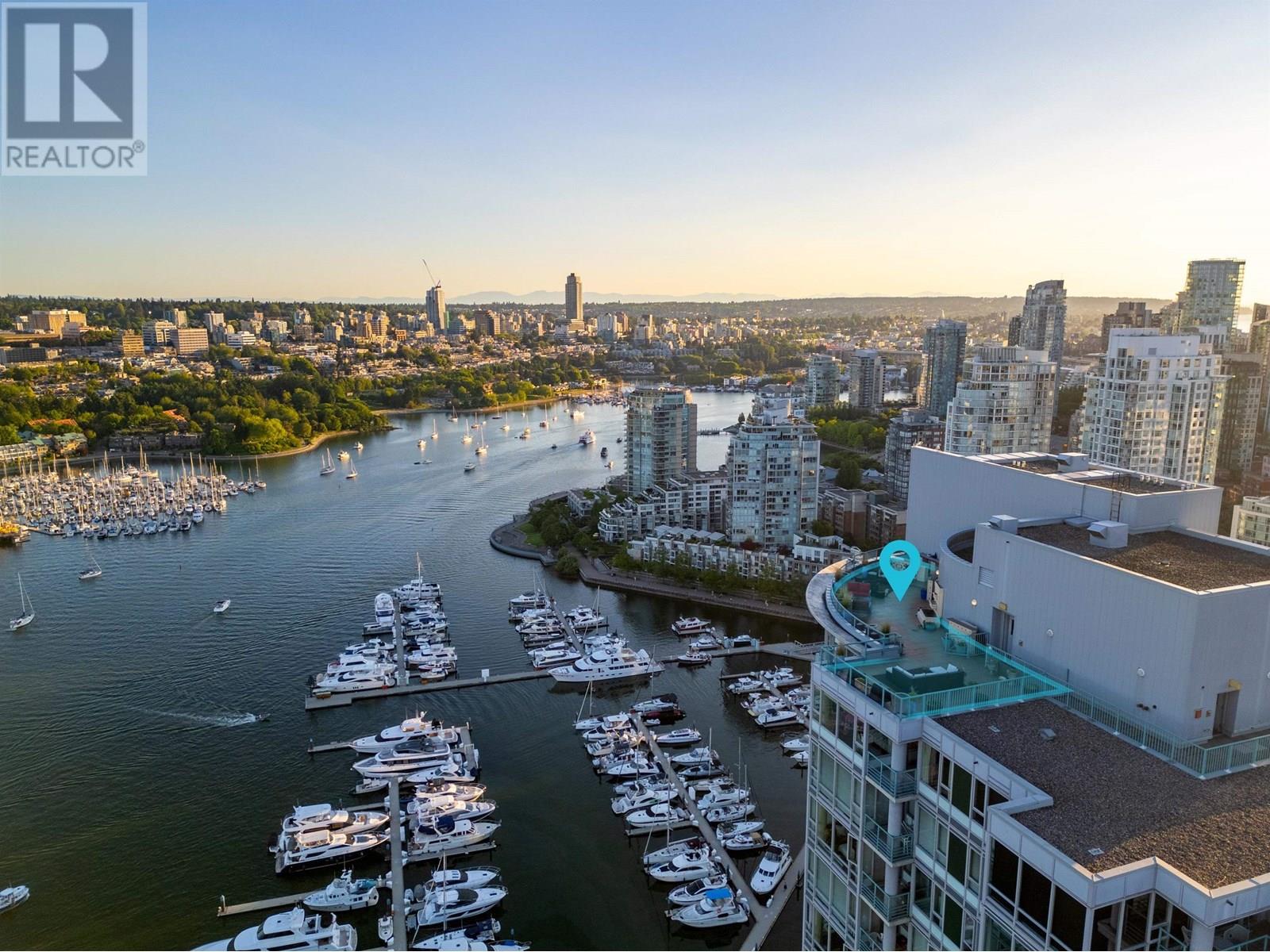 1033 Marinaside Crescent Unit 3903, Vancouver, BC V6Z 3A3