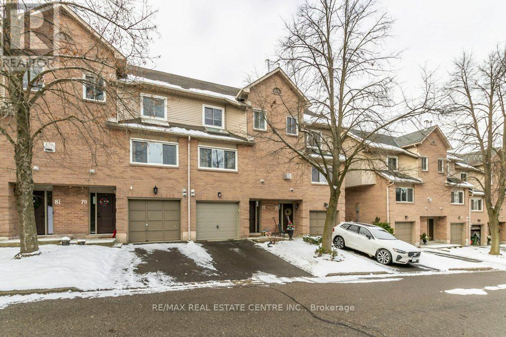 77 26 Moss Blvd, Hamilton, ON L9H 6W8