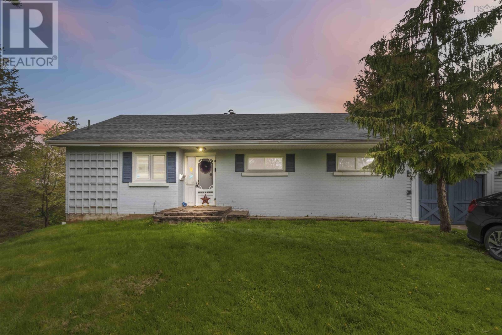 31 Beechwood Dr, Truro, NS B2N 1R3